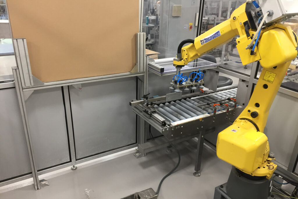 robotica aplicada - Trasladamos maquinaria industrial. Nos encargamos de desconectar, desmontar y trasladar hasta el montaje terminando con el conexionado y puesta en marcha en la nueva ubicación.​