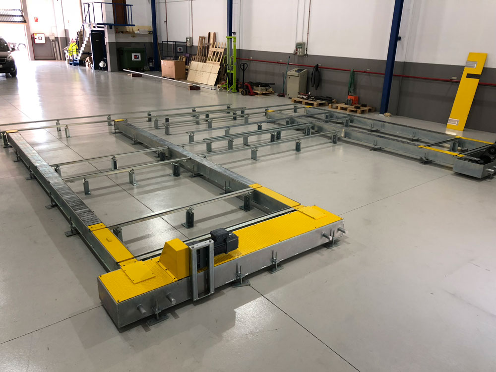 Fabricacion de un sistema de transportadores de lamas para cargas pesadas - Cada proyecto en Montcau está personalizado según las necesidades del cliente. Su capacidad de aconsejar y ejecutar soluciones a los nuevos requerimientos del mercado, nos ha permitido trabajar en sectores de la industria como el farmacéutico, cosmético, papelero, metalúrgico y adhesivado.​